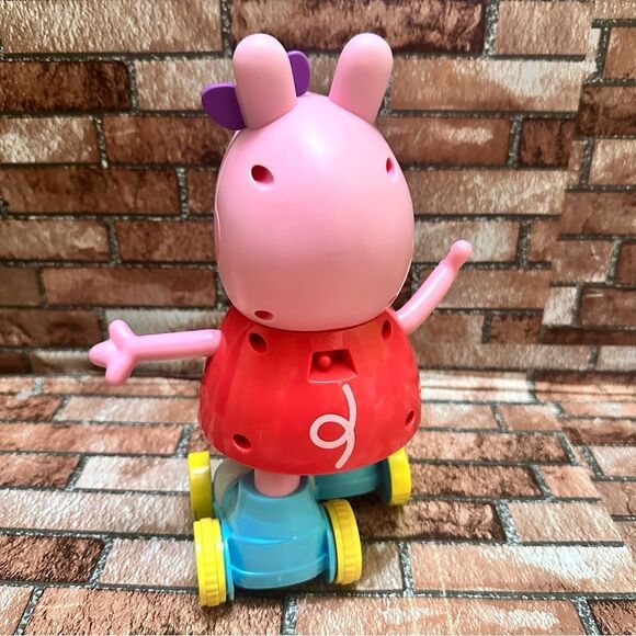 Peppa Pig Disco Roller Skating lights up - Picture 4 of 7
